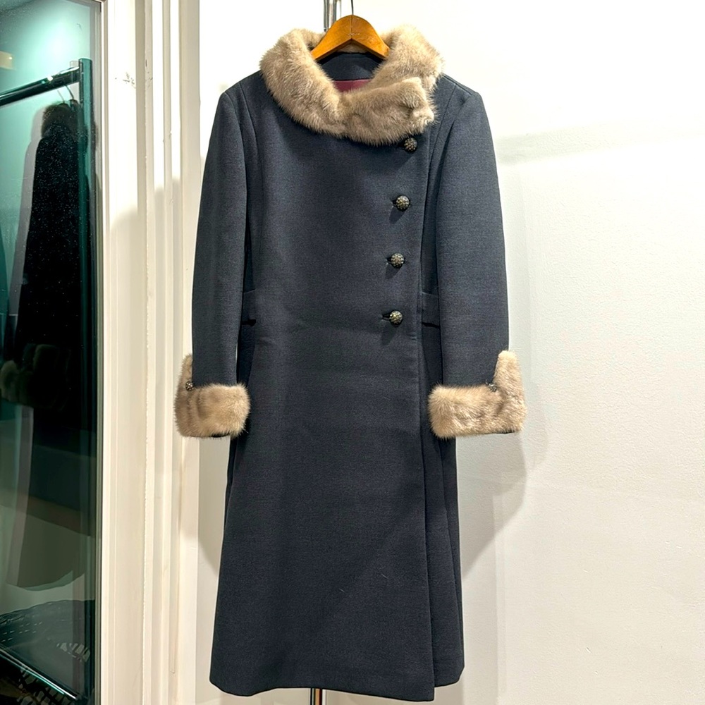 Vintage 1950’s grey wool & fur coat w/ rhinestone buttons SZ M.